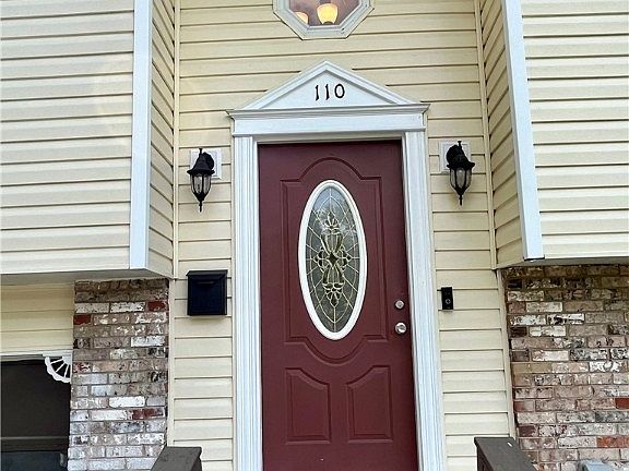 3rd image of 110 Walden Farm Cir