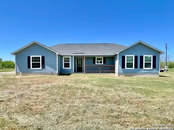 2171 County Road 5710, Devine, TX 78016