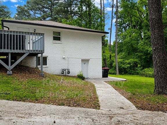 3rd image of 1138 Gerald Pl SW APT B