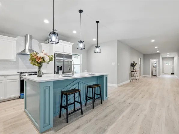 2833 W Biddison St, Fort Worth, TX 76109