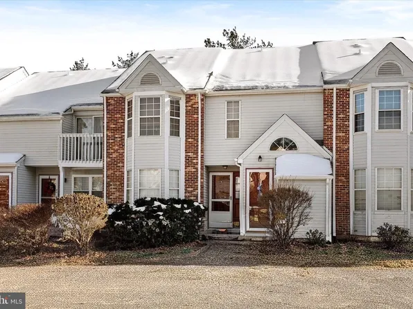 76 Pinewood Dr, Hamilton, NJ 08690