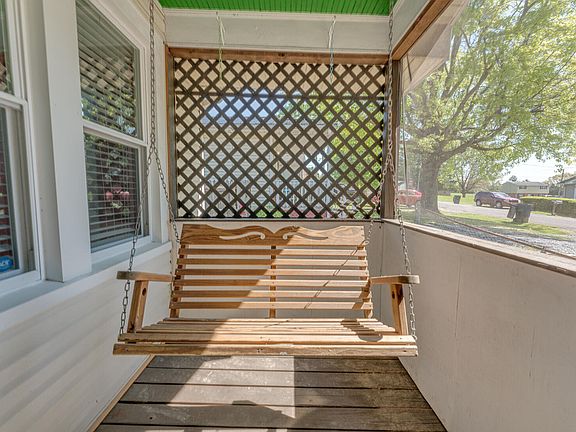 5th image of 1906 Eastgate Ave NE