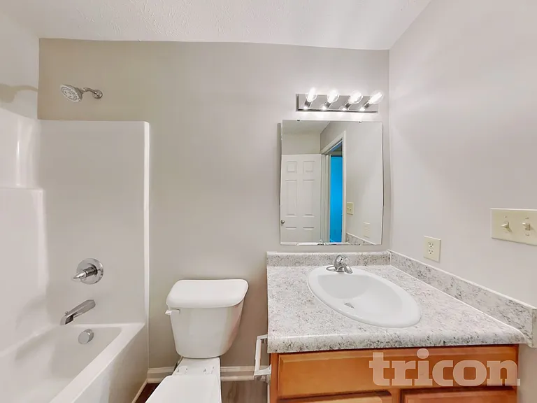 817 Blue Ash Trl — Photo 14
