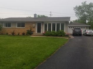512 Garwood Dr, Mount Prospect, IL 60056