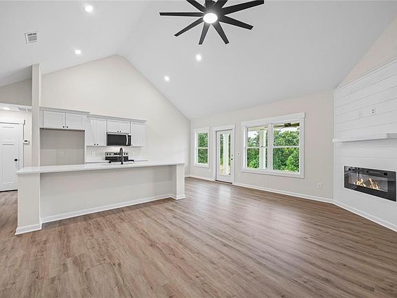 3rd image of 653 Racetrack Rd