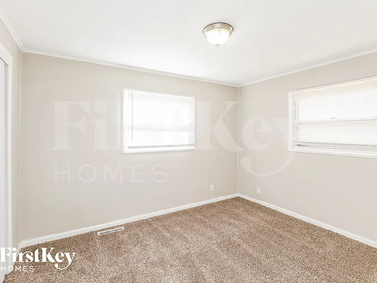 1103 NE Cowden Dr — Photo 7