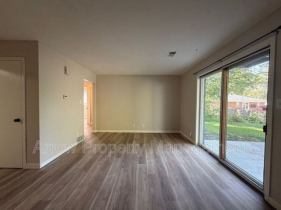 5th image of 320 Lincoln St APT 10