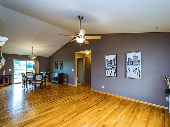 2nd image of 140 Pleasant Creek Dr