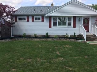 1032 Pioneer Dr, North Tonawanda, NY 14120