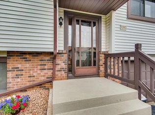 5592 Donegal Dr, Shoreview, MN 55126