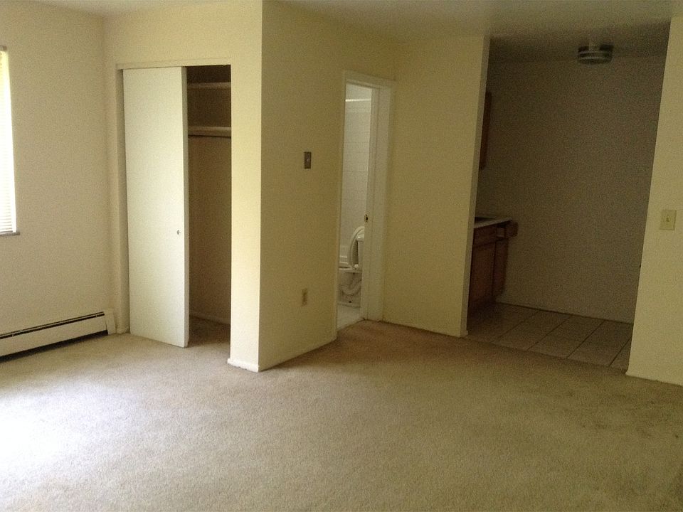 2nd image of 3209 Bishop St APT 14