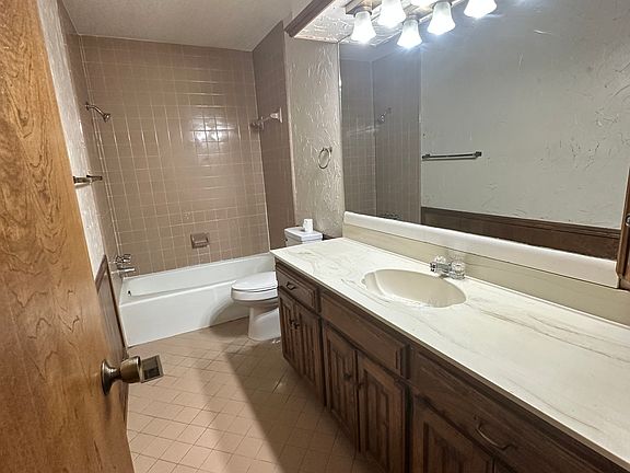 5th image of 2627 Silvertree Dr #2627