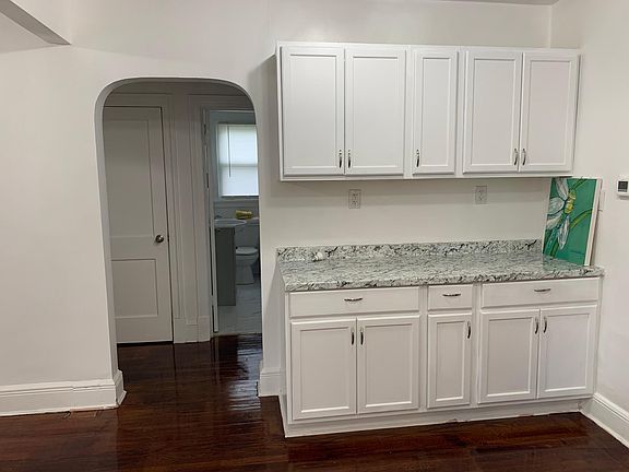 3rd image of 1423 Young St