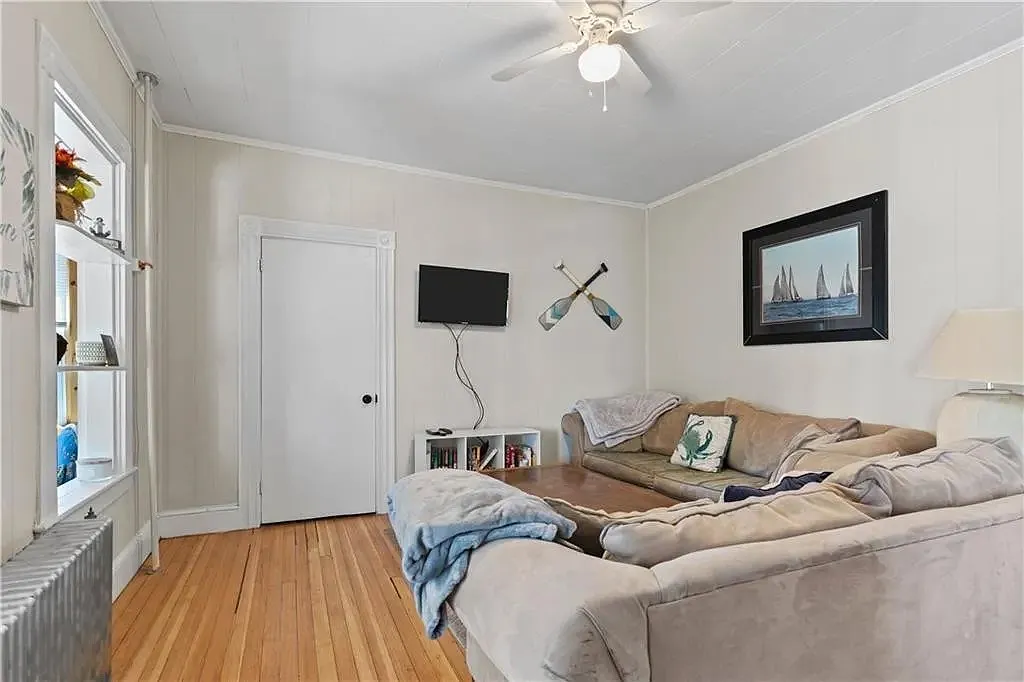 16 Dean Ave - 1 — Photo 2