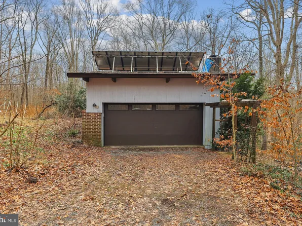 212 Carrwood Rd, Great Falls, VA 22066