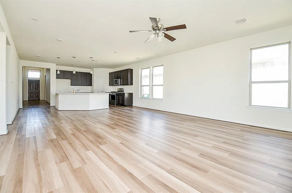 4 bed, 3.0 bath, 2180 sqft, $2,300 — Photo 4