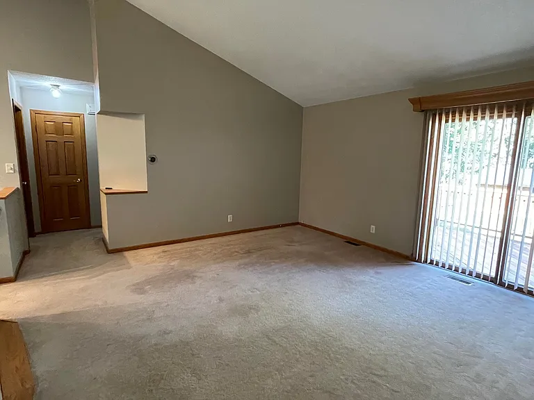 6407 Carpenter Ave — Photo 5