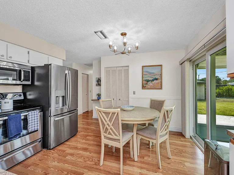 18315 Cortland Ave — Photo 3