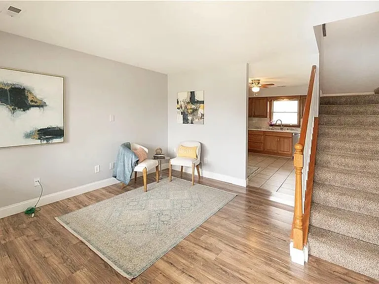 1421 Ash Ct — Photo 2