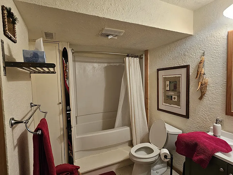 15240 Deby Dr — Photo 11