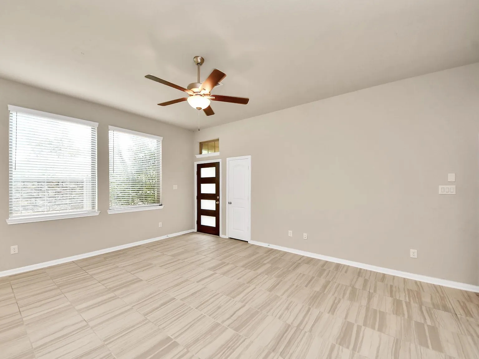 3 bed, 2.5 bath, 1754 sqft, $2,250 — Photo 2