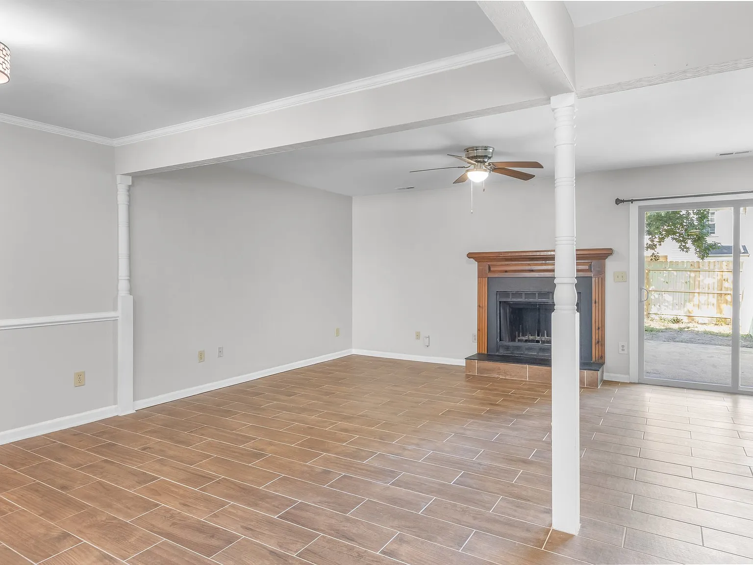 3 bed, 2.5 bath, 1498 sqft, $2,100 — Photo 2