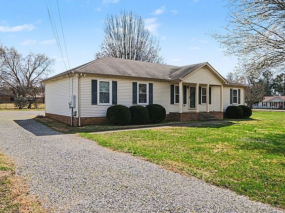 3rd image of 1020 Rutledge Dr