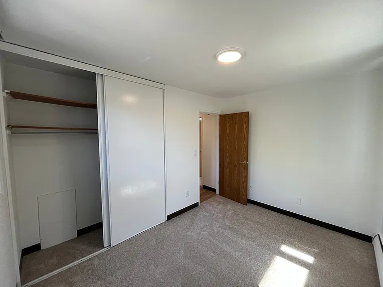2832 Humboldt Ave S — Photo 22