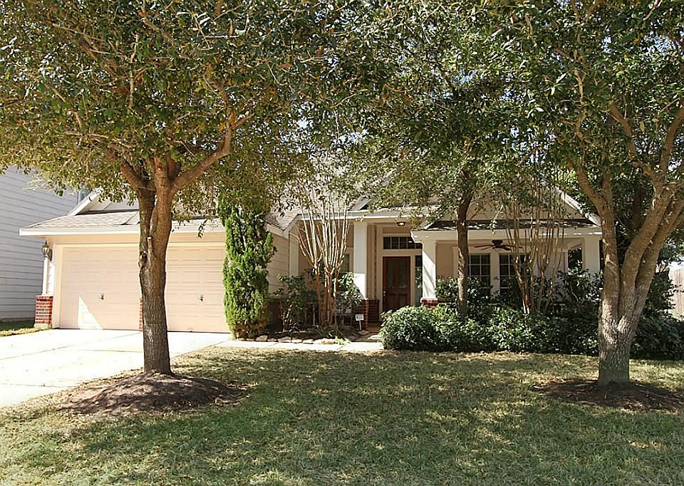 HAMMONDS HOMES 'BRADLEY' ONE STORY PLAN HAS 2,102 SQUARE FEET OF EXCEPTIONAL ARCHITECTURAL ELEMENTS 