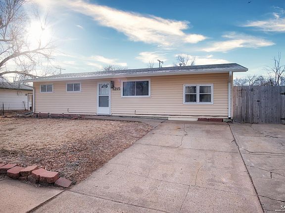 3rd image of 1215 Andrew Ave