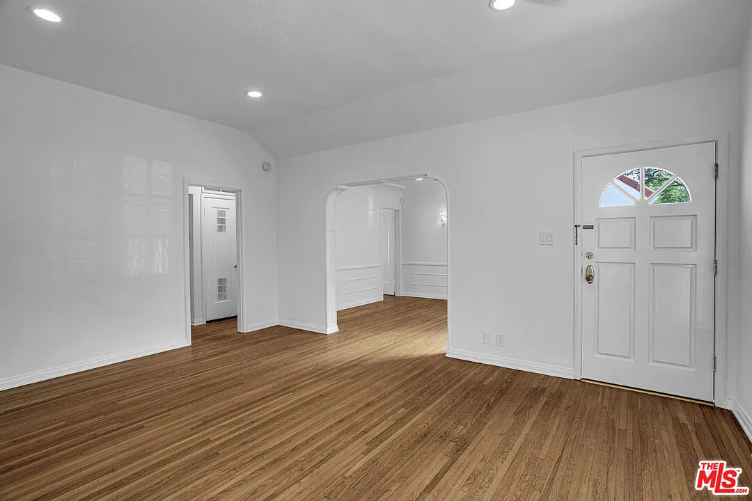 3 bed, 2.5 bath, 1556 sqft, $10,500 — Photo 4