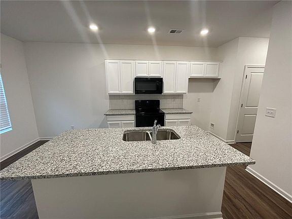 4th image of 1003 Ramon Dr