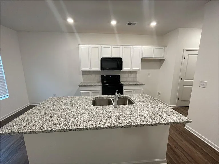 1003 Ramon Dr — Photo 4