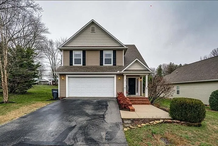 30 Mackay Ln — Photo 1