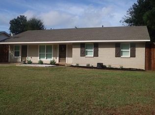 181 Midway Cir, Lewisville, TX 75057