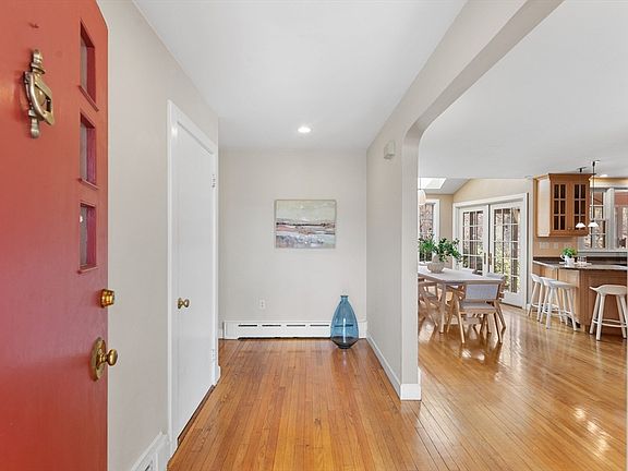 4th image of 4 Stony Brook Rd