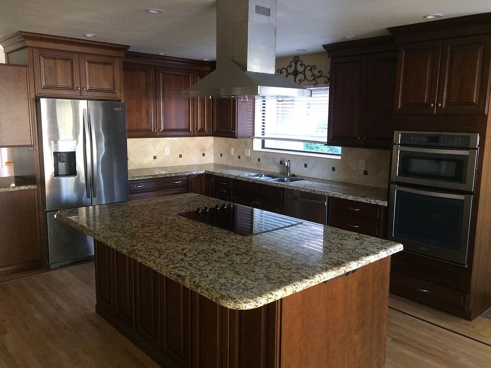 2nd image of 5738 W Ivanhoe St