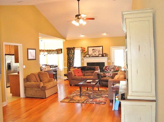 4th image of 132 Aubry Ct