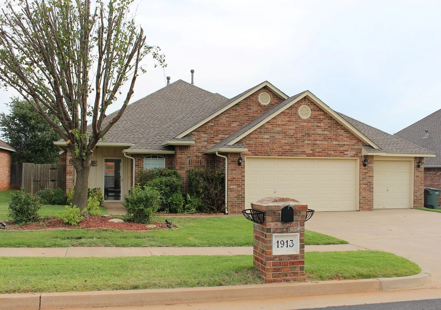 Charming 3 Bed, 2 Bath Home in Edmond with Gated Neighborhood — Photo 1