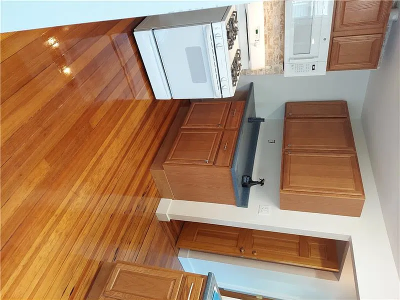 1 bed, 900 sqft, $1,995 — Photo 3