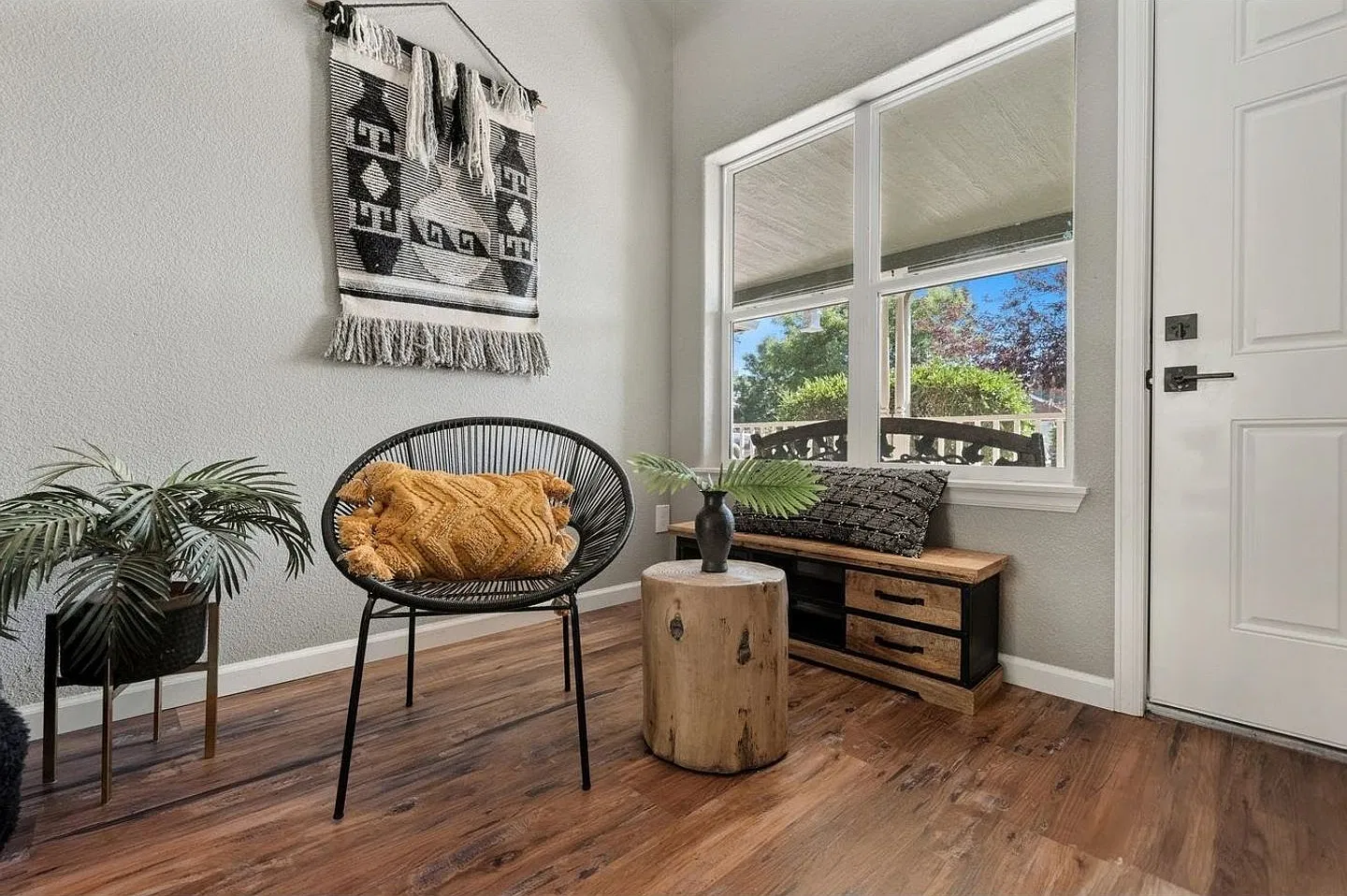 Comfort, Style & Convenience in One Great Townhome! — Photo 3