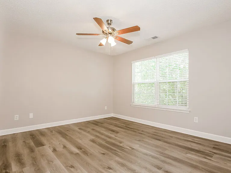326 Kingville Dr — Photo 8