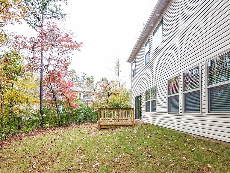 421 Breezewood Dr — Photo 17