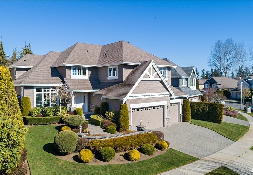John F. Buchan home in sought after Whistler's Ridge community in Redmond. New Clara Barton Elementary, minutes to Microsoft and Redmond Town Center.