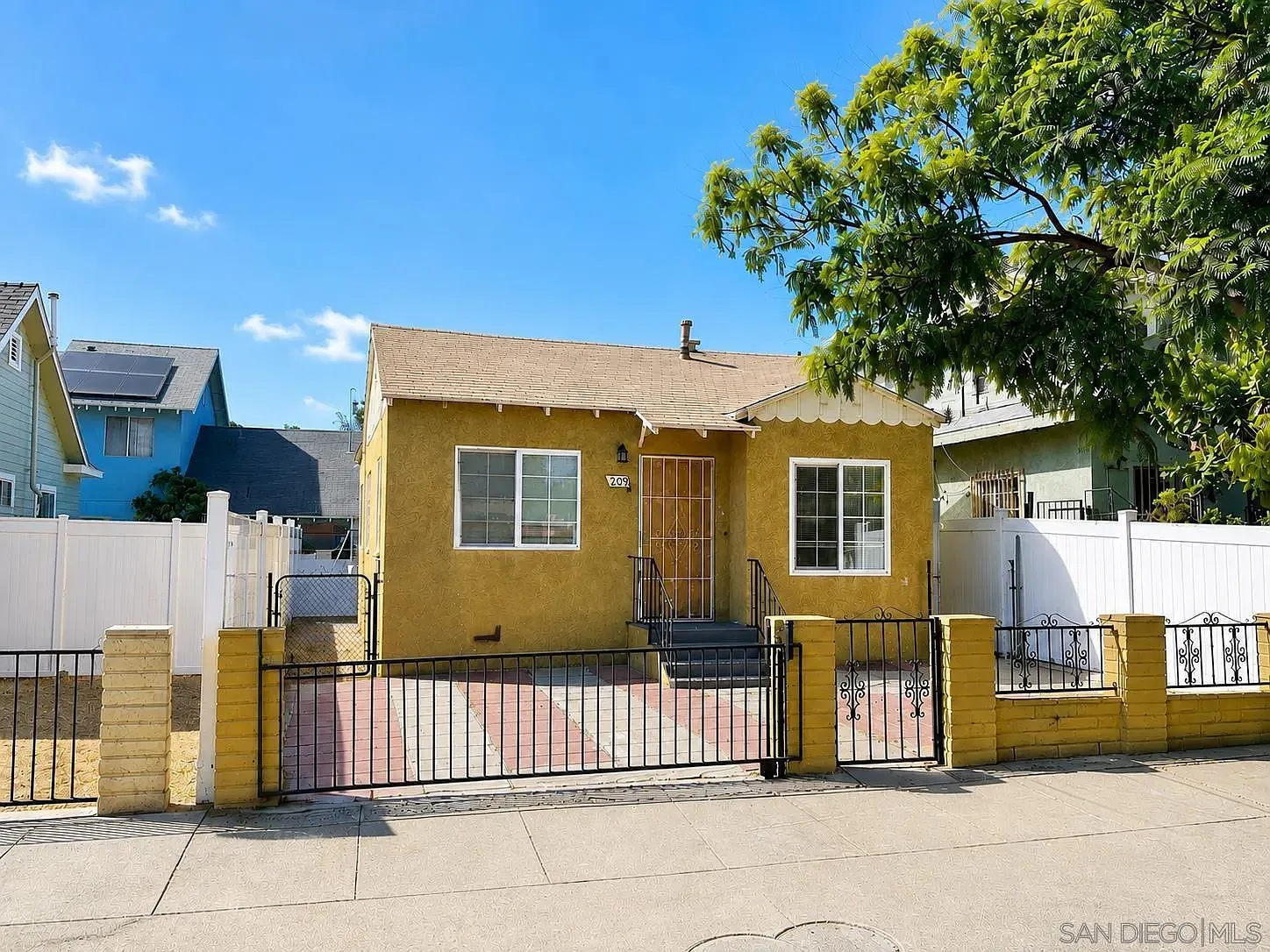 3 bed, 1.5 bath, 786 sqft, $2,800 — Photo 1