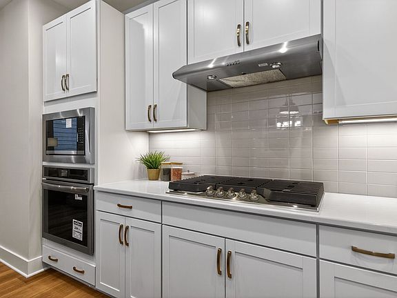 5th image of 72 Rainfall Dr