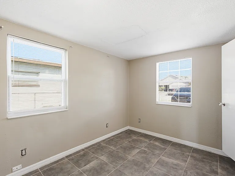 1107 Jamela Dr — Photo 5