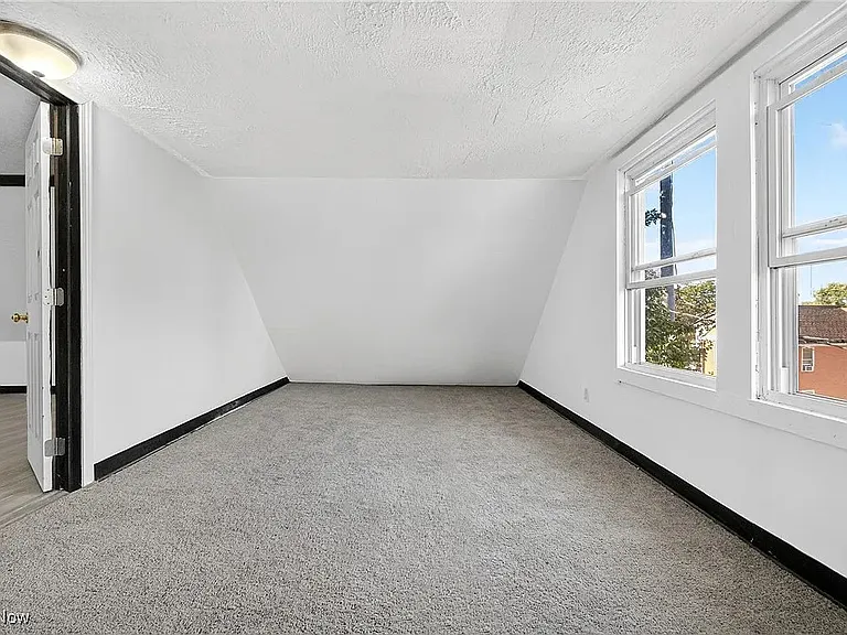 3557 W 32nd St #UP — Photo 12