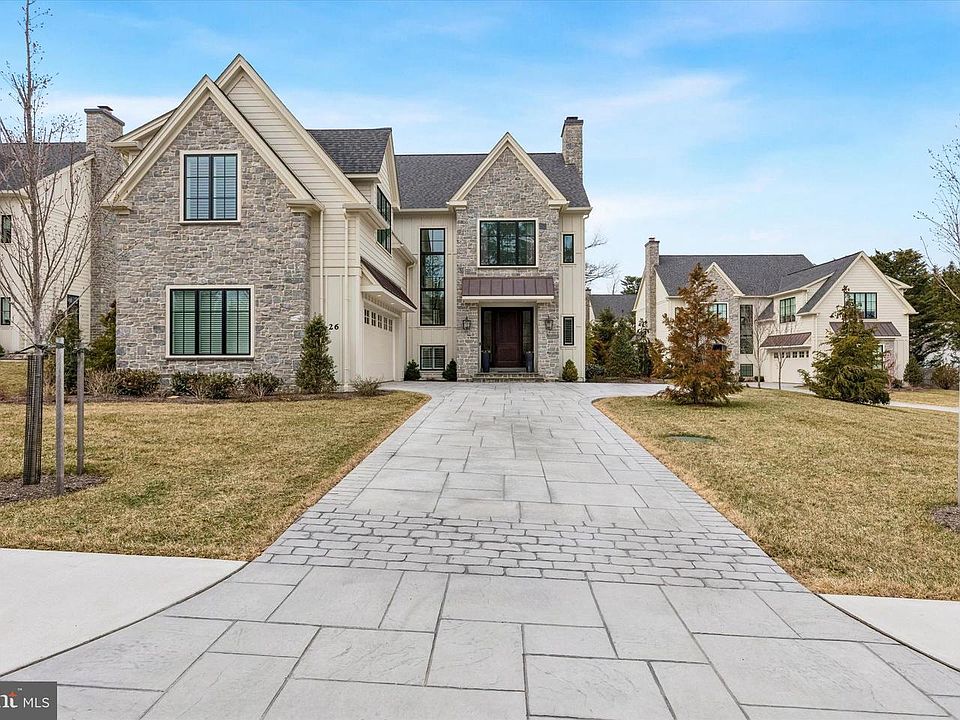 1st image of 26 Rue St