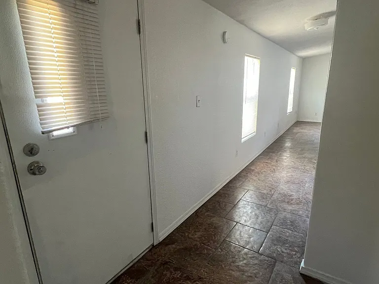 503 Uhland Rd — Photo 19